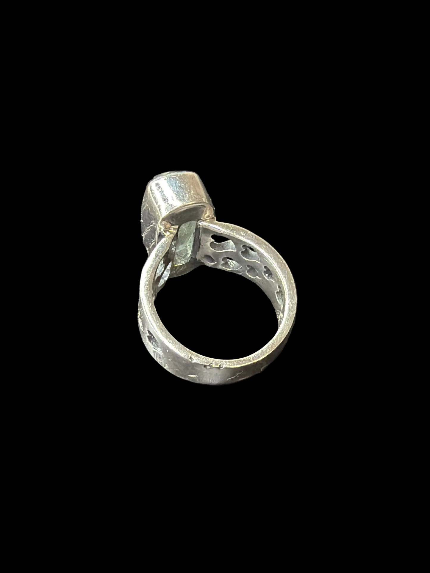 Stunning Green Amethyst Heart Band Ring - size 8