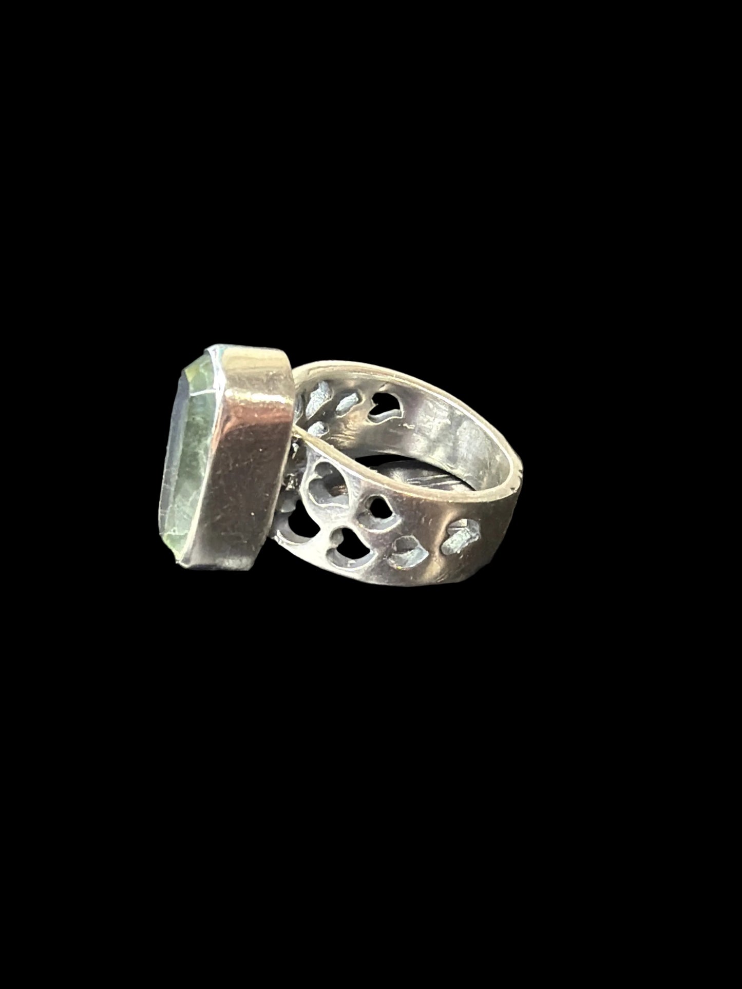 Stunning Green Amethyst Heart Band Ring - size 8