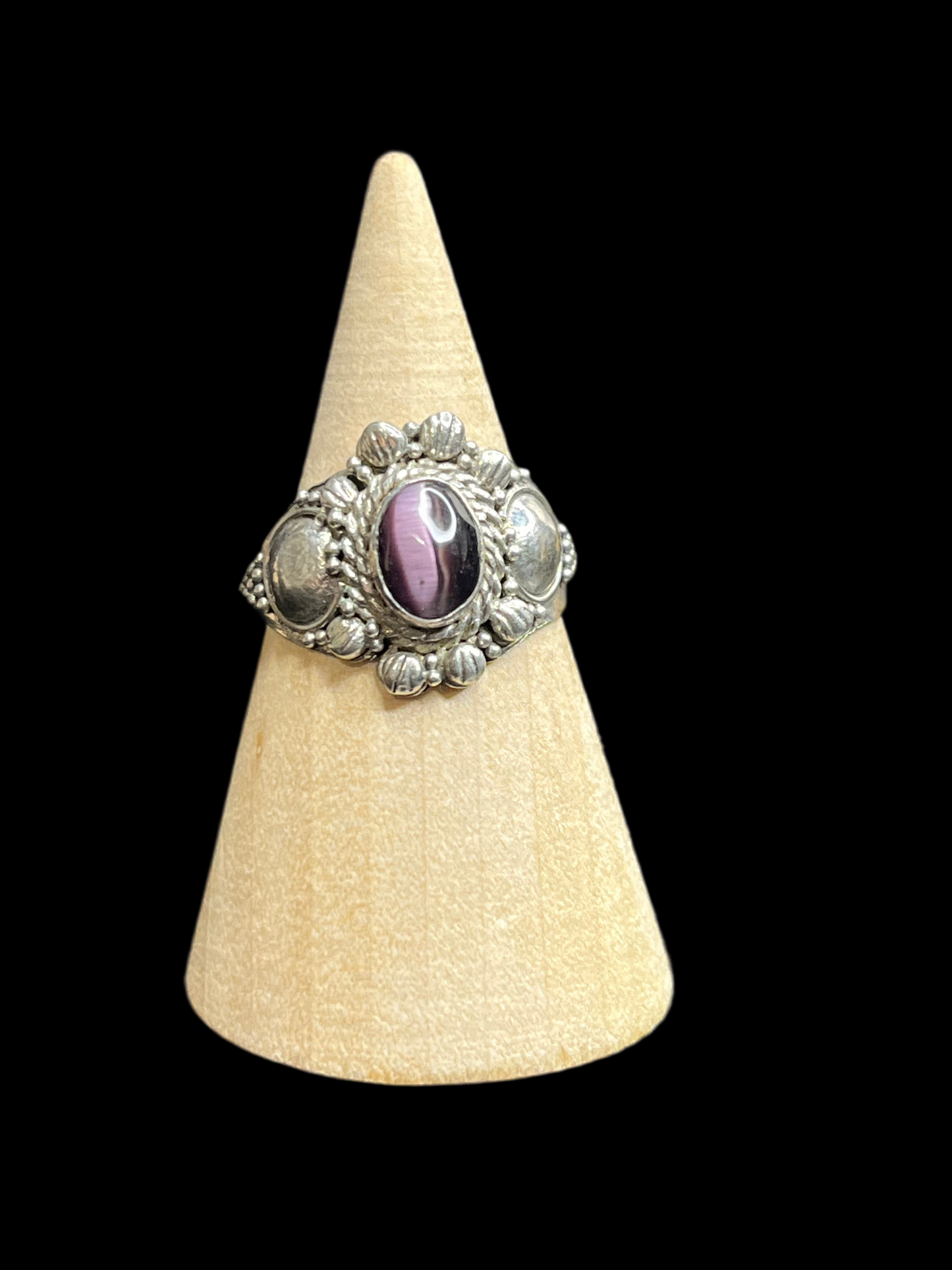 Vintage Purple Cat’s Eye Ring - size 7.5