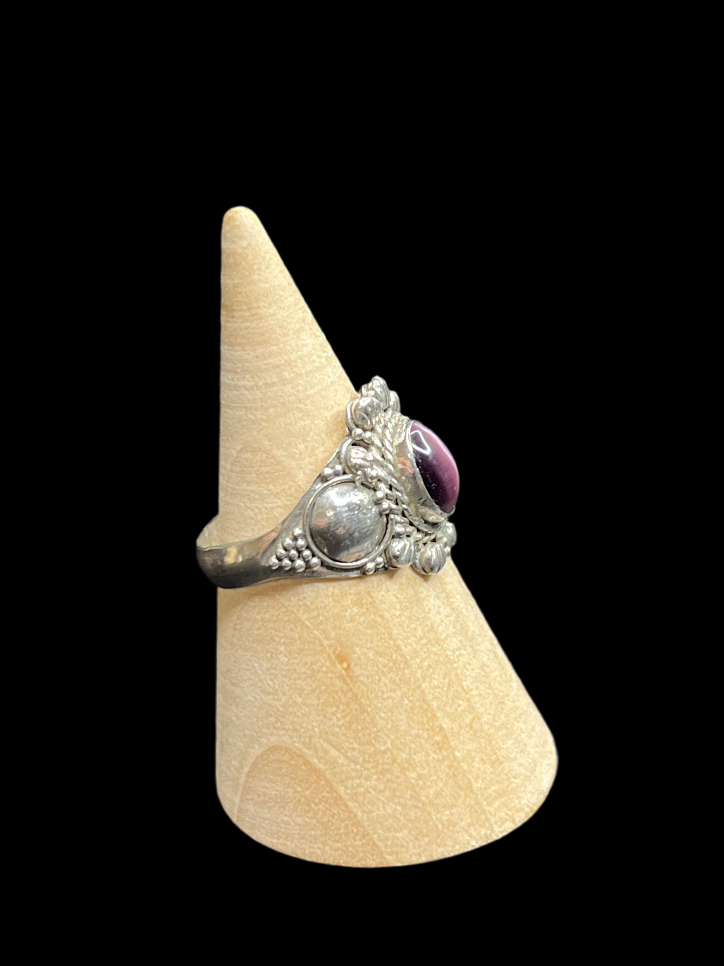 Vintage Purple Cat’s Eye Ring - size 7.5
