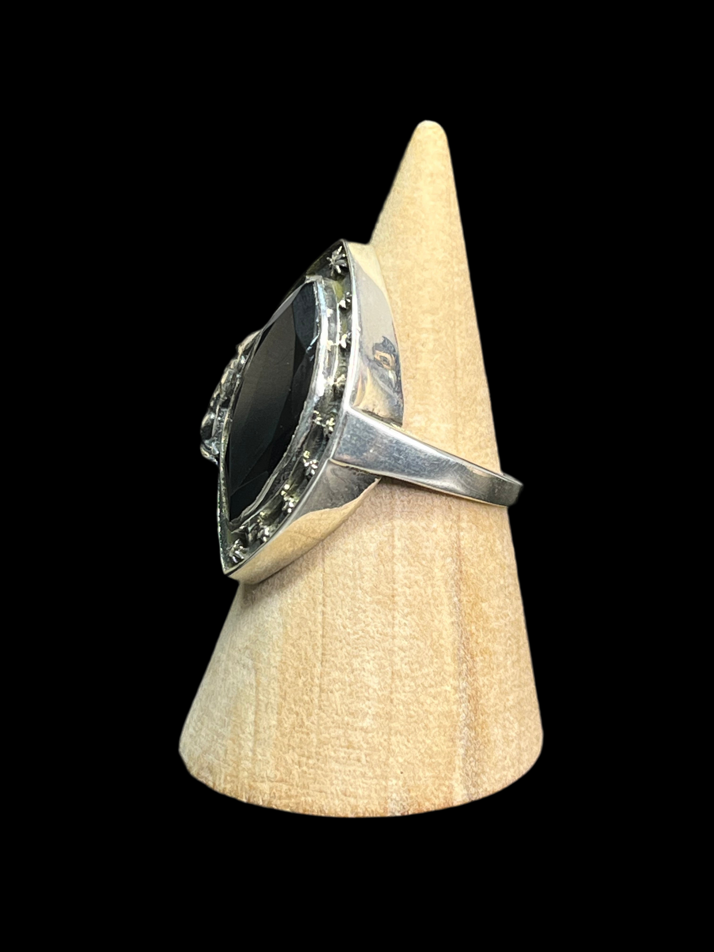 Black Onyx & Wolf Ring - size 8